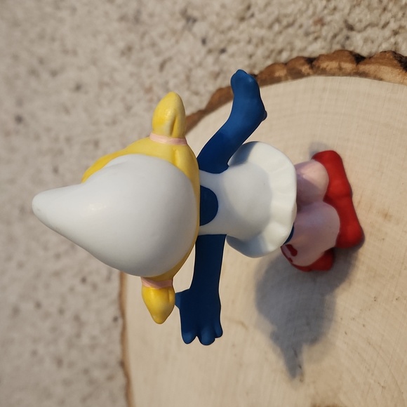 Wallace & Berrie Smurfette on Rollerskates Porcelain Figurine 1982 - Picture 4 of 7